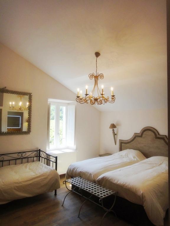 Les Terres De Saint Hilaire Bed & Breakfast Ollieres Room photo