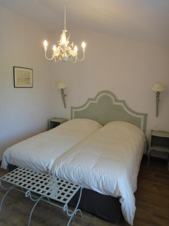 Les Terres De Saint Hilaire Bed & Breakfast Ollieres Room photo