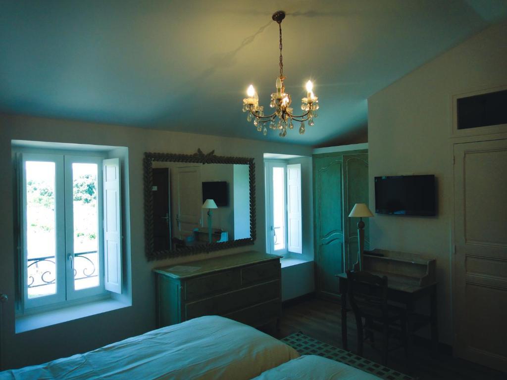 Les Terres De Saint Hilaire Bed & Breakfast Ollieres Room photo