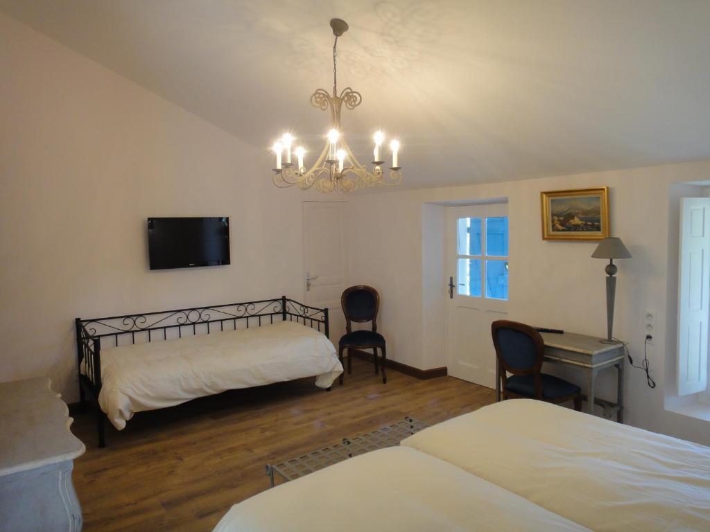 Les Terres De Saint Hilaire Bed & Breakfast Ollieres Room photo